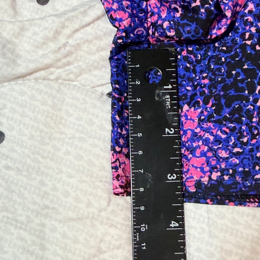 Under Armour HeatGear Womens Large Pink Purple Leopard Print Running Shorts L - Picture 7 of 7